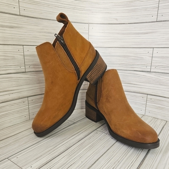 Clarks Memi Zippered Ankle Bootie in Dark Tan Leather Size 8 NWT - Picture 2 of 10